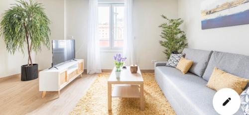 Deustuko San Pedro-Erribera Apartment | Pet-Friendly El Toisón de Oro: Ideal for Families