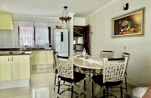 Martim de Sa Apartment | Beachfront Apartment in Caraguatatuba with Pool & Spa