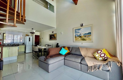 Martim de Sa Apartment | Beachfront Apartment in Caraguatatuba with Pool & Spa