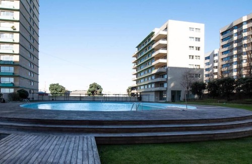 Aldoar Condo | Apartamento em Frente à Praia em Condomínio com Piscina