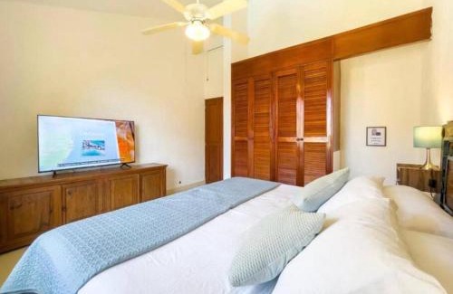 Puerto Juarez Apartment | Beachfront Apartment in 4-Star Hotel Complex with Pool