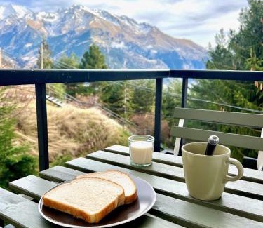 Formigal Apartment | Scenic Formigal Apartment with Pool and Family Amenities