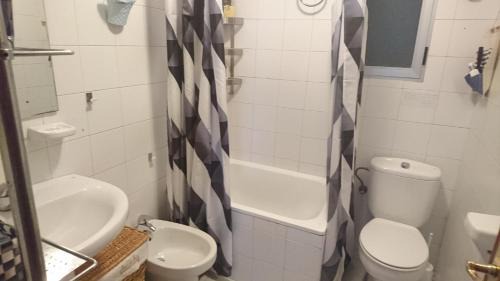 Norte Apartment | Comfortable Apartment in Granada for 6 with Pet-Friendly Amenities