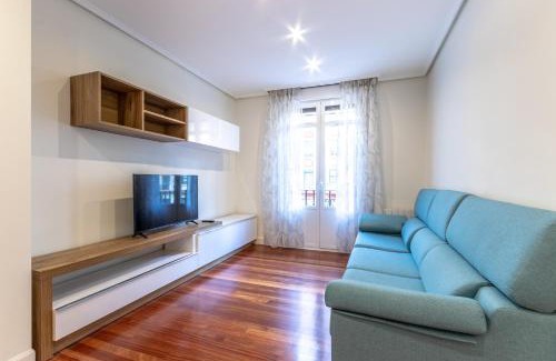 Indautxu Apartment | Stylish Indautxu Apartment with Child-Friendly Amenities