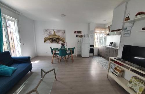 San Basilio Apartment | Cozy Apartment in Los Patios De San Basilio for Families