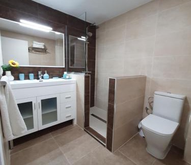 San Basilio Apartment | Cozy Apartment in Los Patios De San Basilio for Families