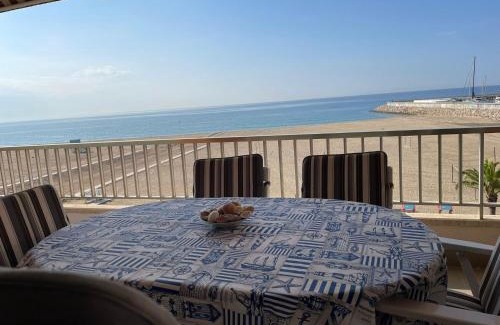El Roc de Sant Gaieta Apartment | Seaside Apartment with Pool - Rated 8/10 by Guests