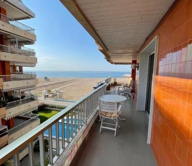 El Roc de Sant Gaieta Apartment | Seaside Apartment with Pool - Rated 8/10 by Guests