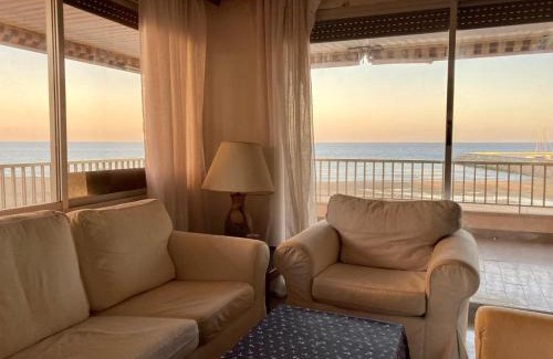 El Roc de Sant Gaieta Apartment | Seaside Apartment with Pool - Rated 8/10 by Guests