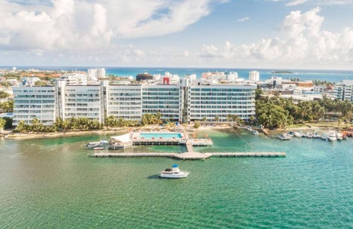 Barrio Obrero Apartment | Family-Friendly Apartment with Oceanfront Views in San Andres