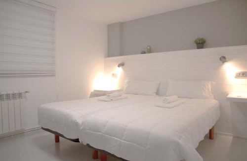 Sigueiro Apartment | Family-Friendly Apartment in Sigüeiro with Top Ratings