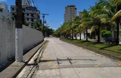 Jardim Centenario Apartment | Convenient Stay at Apartamento Enseada, Steps from the Beach