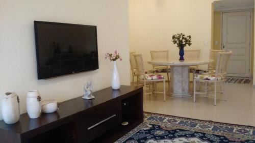 Enseada Apartment | Oceanfront Apartamento Enseada Guarujá with Perfect Rating