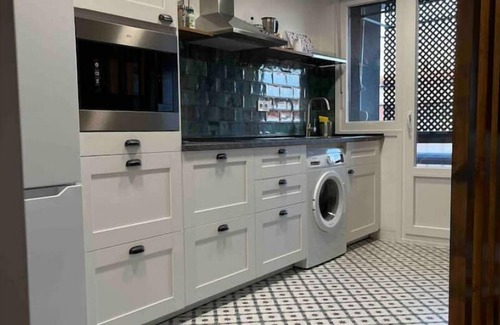 Las Arenas Apartment | Cozy Apartment for 4 in Leioa with Kitchen & Spa Access