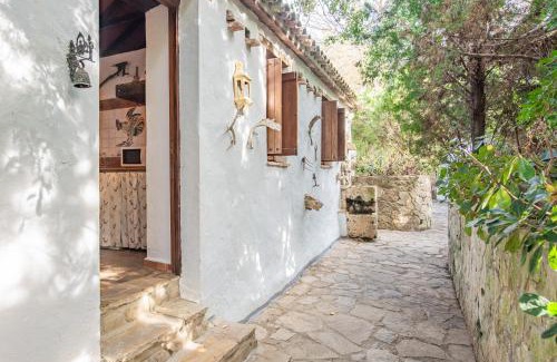Los Angeles House | Scenic Stay at Apartamento Cortijo Rural Las Aves