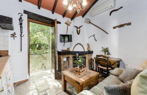 Los Angeles House | Scenic Stay at Apartamento Cortijo Rural Las Aves