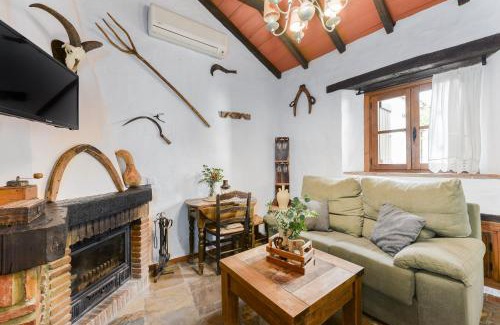 Los Angeles House | Scenic Stay at Apartamento Cortijo Rural Las Aves