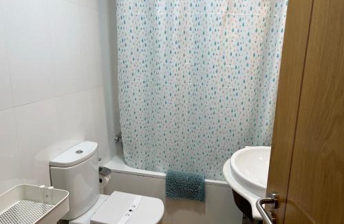 Porto de Espasante Apartment | Family-Friendly Suite Near Playa in San Antón