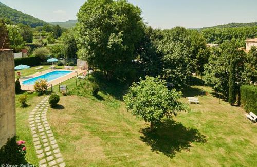 Sant Feliu de Pallerols Apartment | Cozy Apartamentos Fonda Finet: Pet-Friendly with Pool