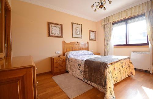 Vilagarcia de Arousa Apartment | Relax at Apartamento As Carolinas: Family & Pet Friendly Stay