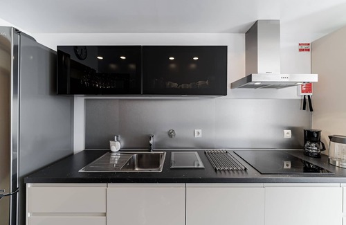 Canico Apartment | Spacious Apartment with Pool and Ocean View in Caniço VI