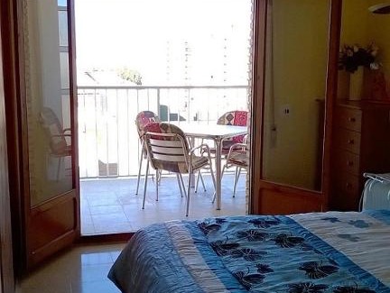 El Perello Apartment | Scenic Oceanfront Stay at Apartamento Espert - Pet Friendly