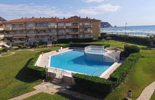 Els Griells Apartment | Oceanfront Apartment Estartit Argonavis with Pool & Views