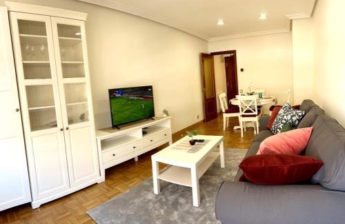 La Corredoria y Ventanielles Apartment | Guest Rated: 9.8 at Apartamento Europa CentriC