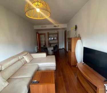 Figares Apartment | Oceanfront Apartment Fórum - Ciencias: Family-Friendly Retreat