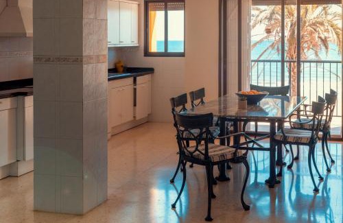 Port Saplaya Apartment | Family-Friendly Oceanfront Apartment in Port-Saplaya