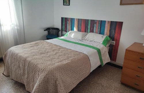 Navas Apartment | Family Apartment with Wifi - Pet and Child Friendly Stay