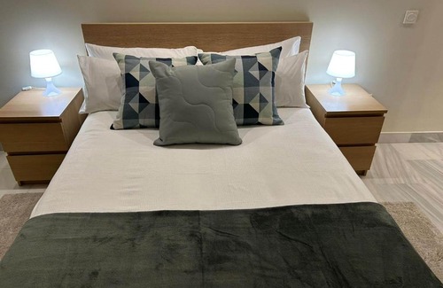 Parque Alcosa Apartment | Elegant Fibes-Congresos Apartment with Free Parking & Pool