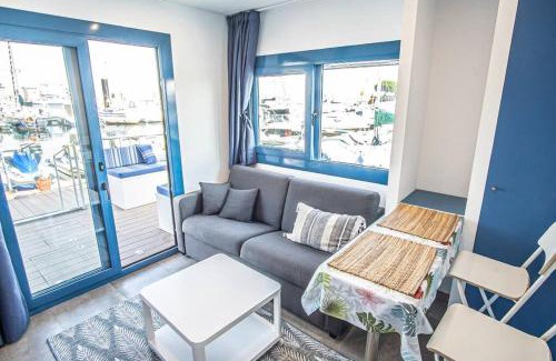Camargo Boat Rental | Oceanfront Haven: Apartamento Flotante Unico C15A01