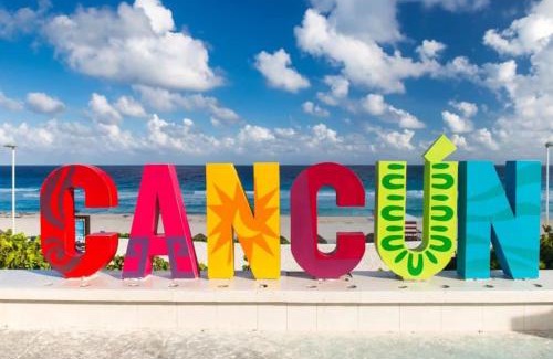 Alfredo V. Bonfil Apartment | Beachfront Apartment in Cancun with Pool & Ocean Views