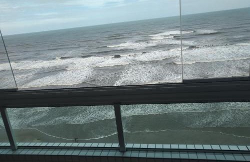 Praia Grande Apartment | Oceanfront Apartment with Pet-Friendly Amenities & Scenic Views