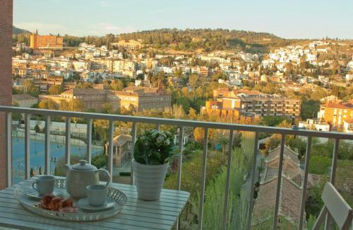 Cervantes Apartment | Delightful Apartamento Góngora with Breakfast & Family Amenities