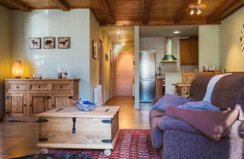 Les Apartment | Pet-Friendly Retreat: Apartamento Garona with 9.1/10 Score