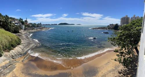 Centro Apartment | Beachfront Guarapari Apartment with Wi-Fi and Pet Friendly