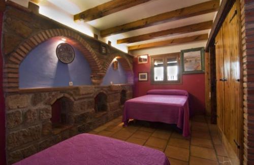 Calatayud House | Inviting Gulnara de Sefarat: Pet-Friendly Retreat with Hot Tub