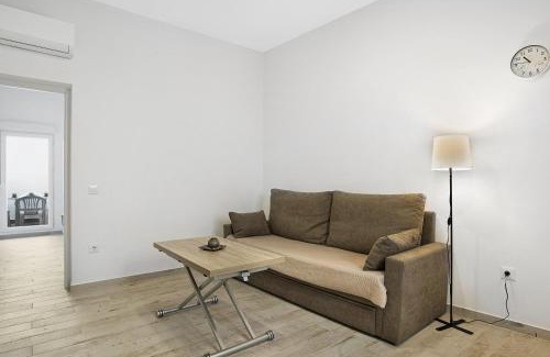 Barbate Apartment | Cozy Apartment Guzmán A: Pet-Friendly & Family Accessible