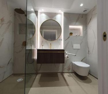 Golden Mile Apartment | Elegant Hoomtur Marbella: Wheelchair Accessible Retreat