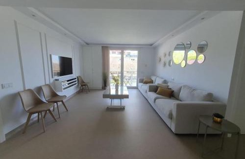 Golden Mile Apartment | Elegant Hoomtur Marbella: Wheelchair Accessible Retreat
