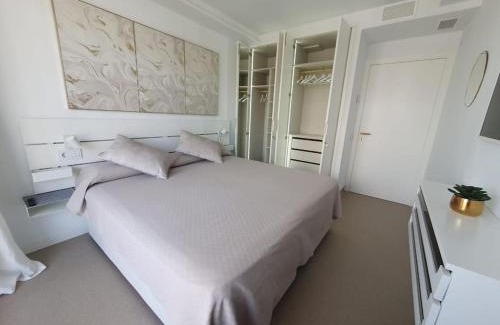 Golden Mile Apartment | Elegant Hoomtur Marbella: Wheelchair Accessible Retreat