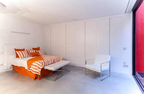 Retiro Apartment | Unique Apartment Retreat in Retiro with Pool Access