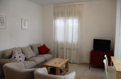 Distrito Noroeste Apartment | Explore Apartamento Iris: Highly Rated with Hot Tub Access