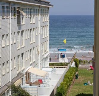 Zarautz Apartment | Oceanfront Getaway at Apartamento Isaga Lecera - 4 Stars