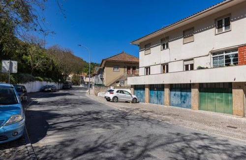 Arruda dos Pisoes Apartment | Family-Friendly Retreat at Apartamento Jalles - Rated 8.5/10
