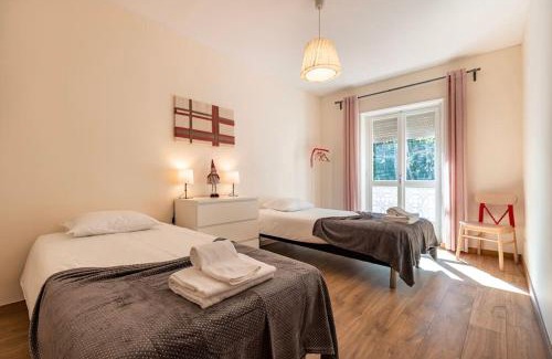 Arruda dos Pisoes Apartment | Family-Friendly Retreat at Apartamento Jalles - Rated 8.5/10