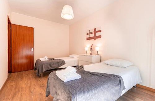 Arruda dos Pisoes Apartment | Family-Friendly Retreat at Apartamento Jalles - Rated 8.5/10