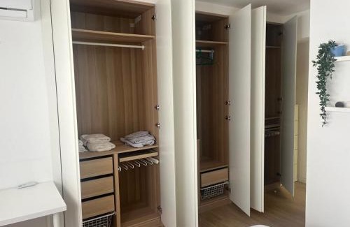 Trinitat Apartment | Explore Comfort at Apartamento Jardines de Viveros